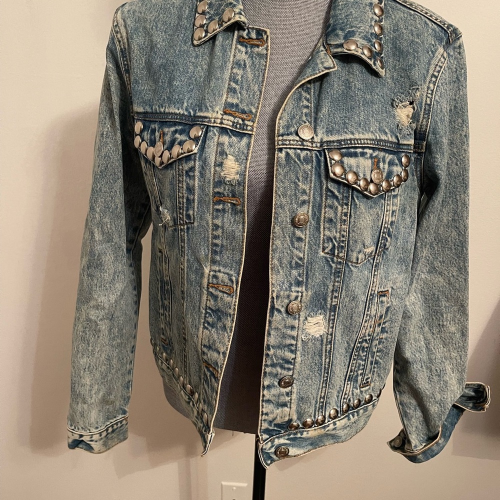 Forever 21 Light Blue Studded Denim Jacket. Size Small - Picture 4 of 15